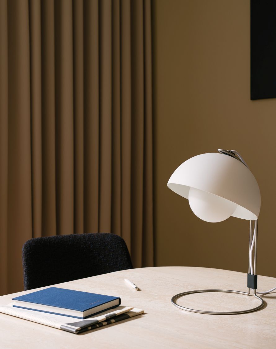 FlowerPot VP4 table lamp AndTradition