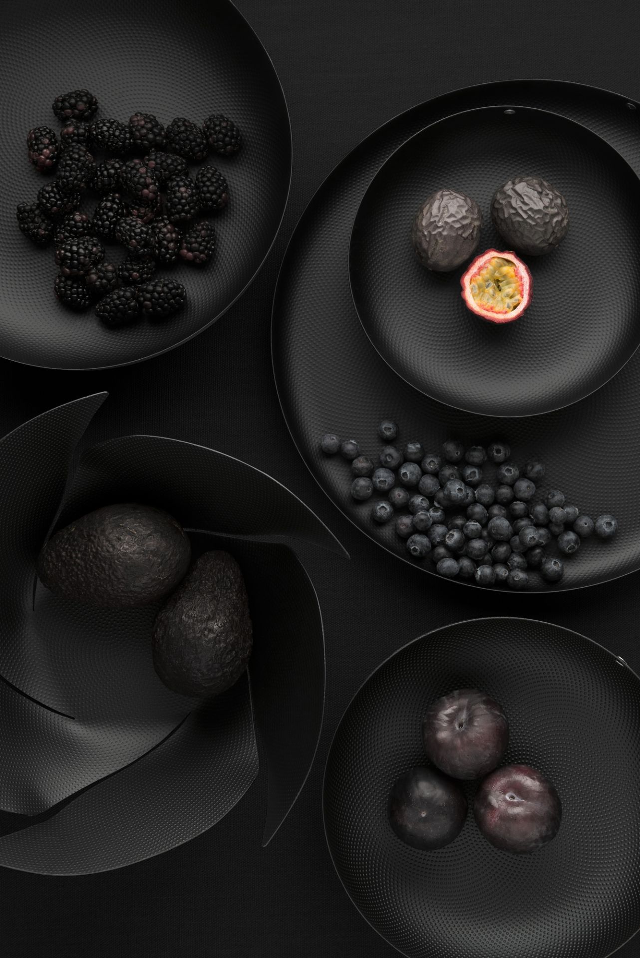 JM17/29 BT Round Fruit Bowl Black Alessi