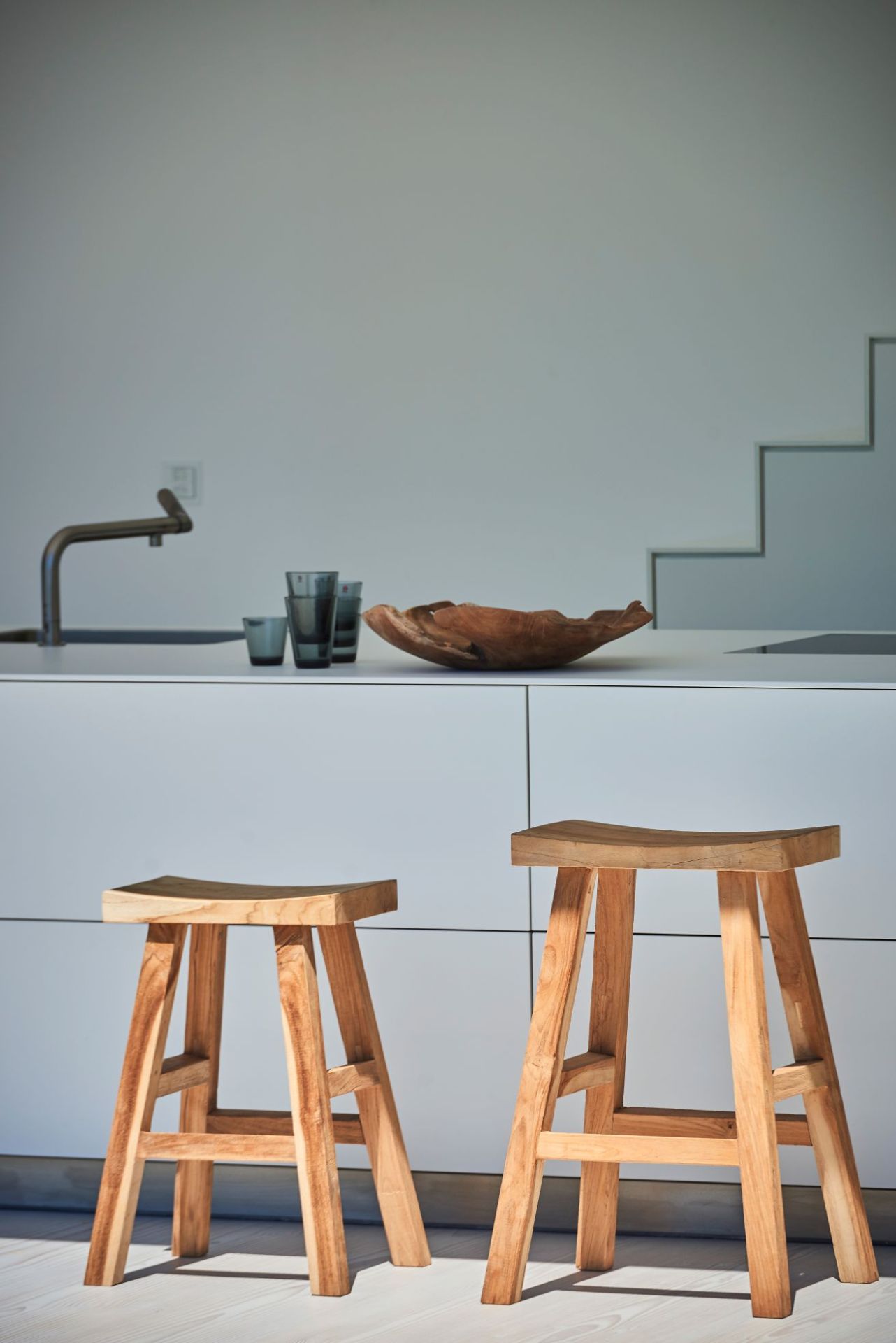 Curve Bar Stool by Jan Kurtz