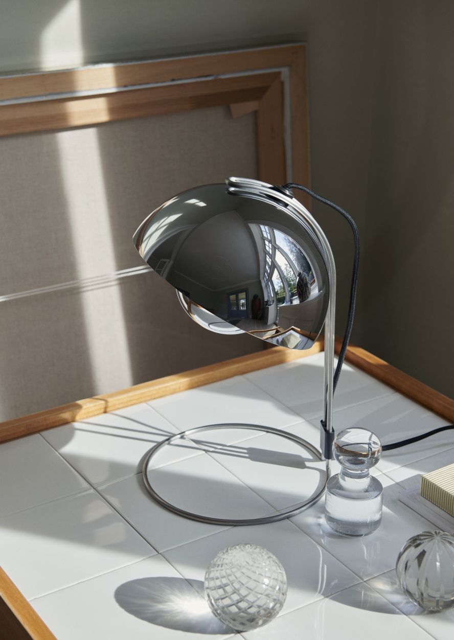 FlowerPot VP4 table lamp AndTradition