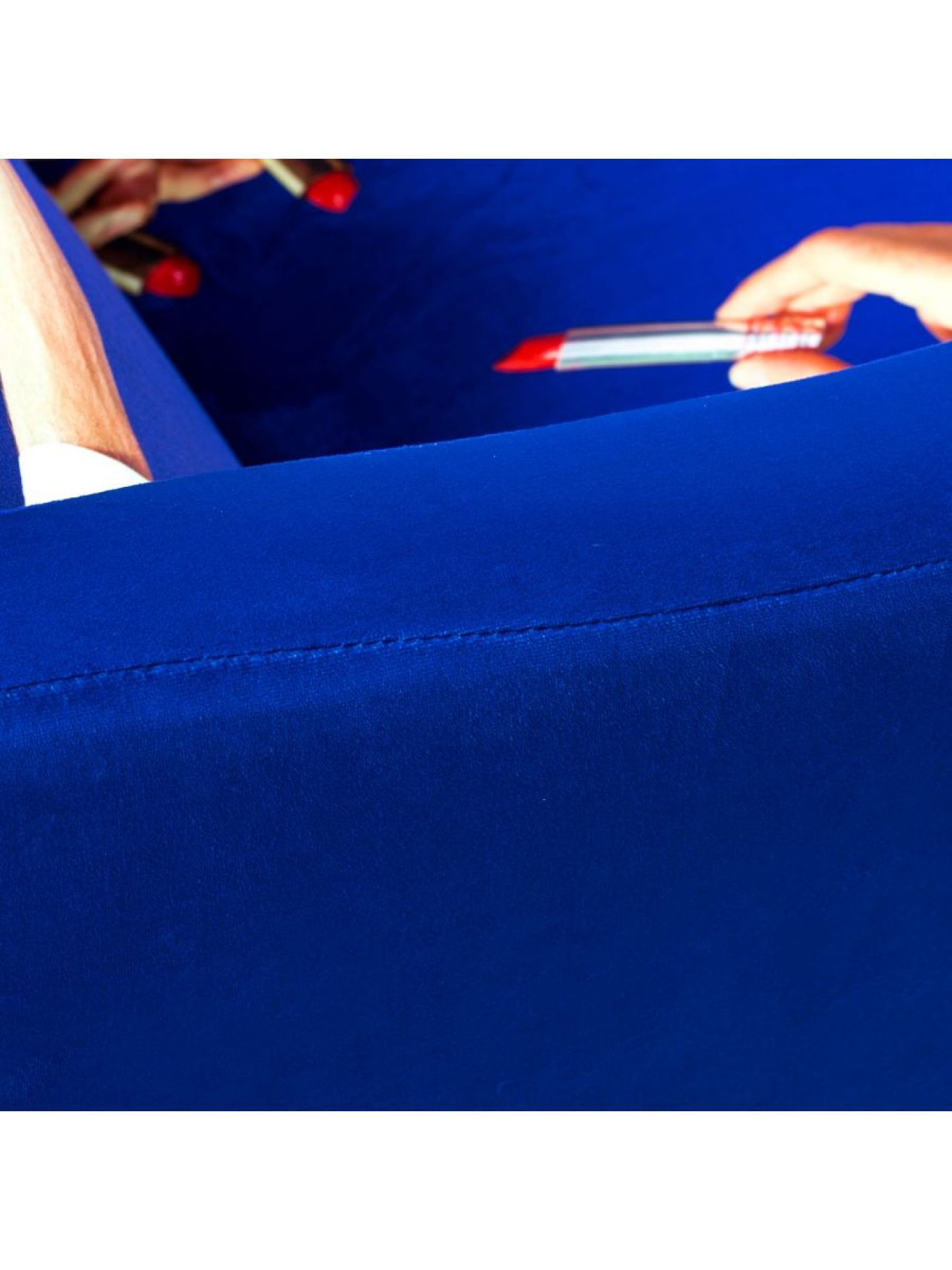 Toiletpaper armchair Lipsticks Seletti