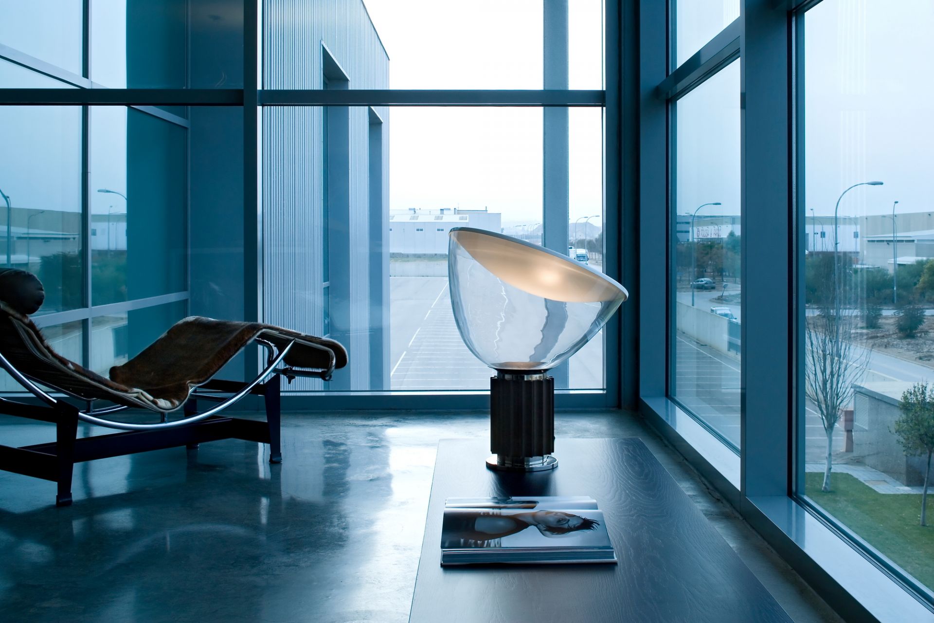 Taccia Table lamp Flos black