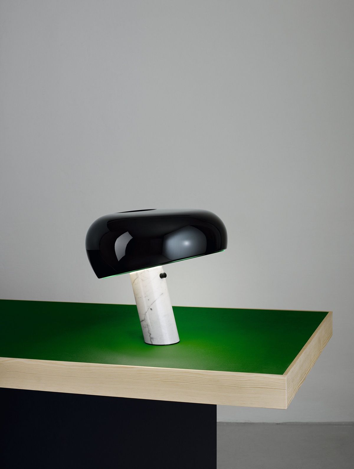 Snoopy Table lamp Flos black