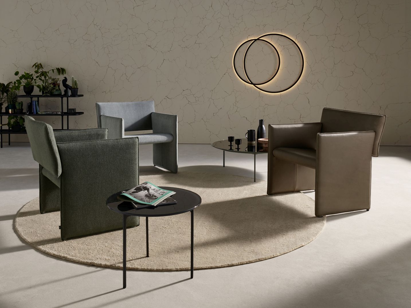 Noto Armchair with cheeks Cor