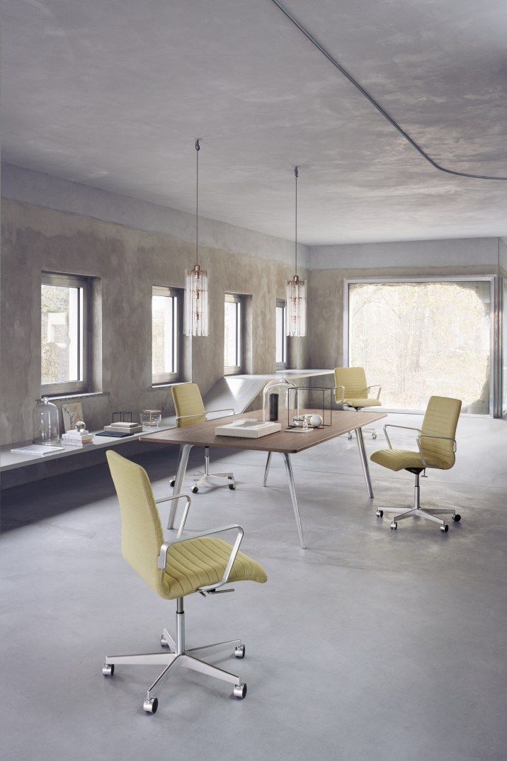 Pluralis table Fritz Hansen
