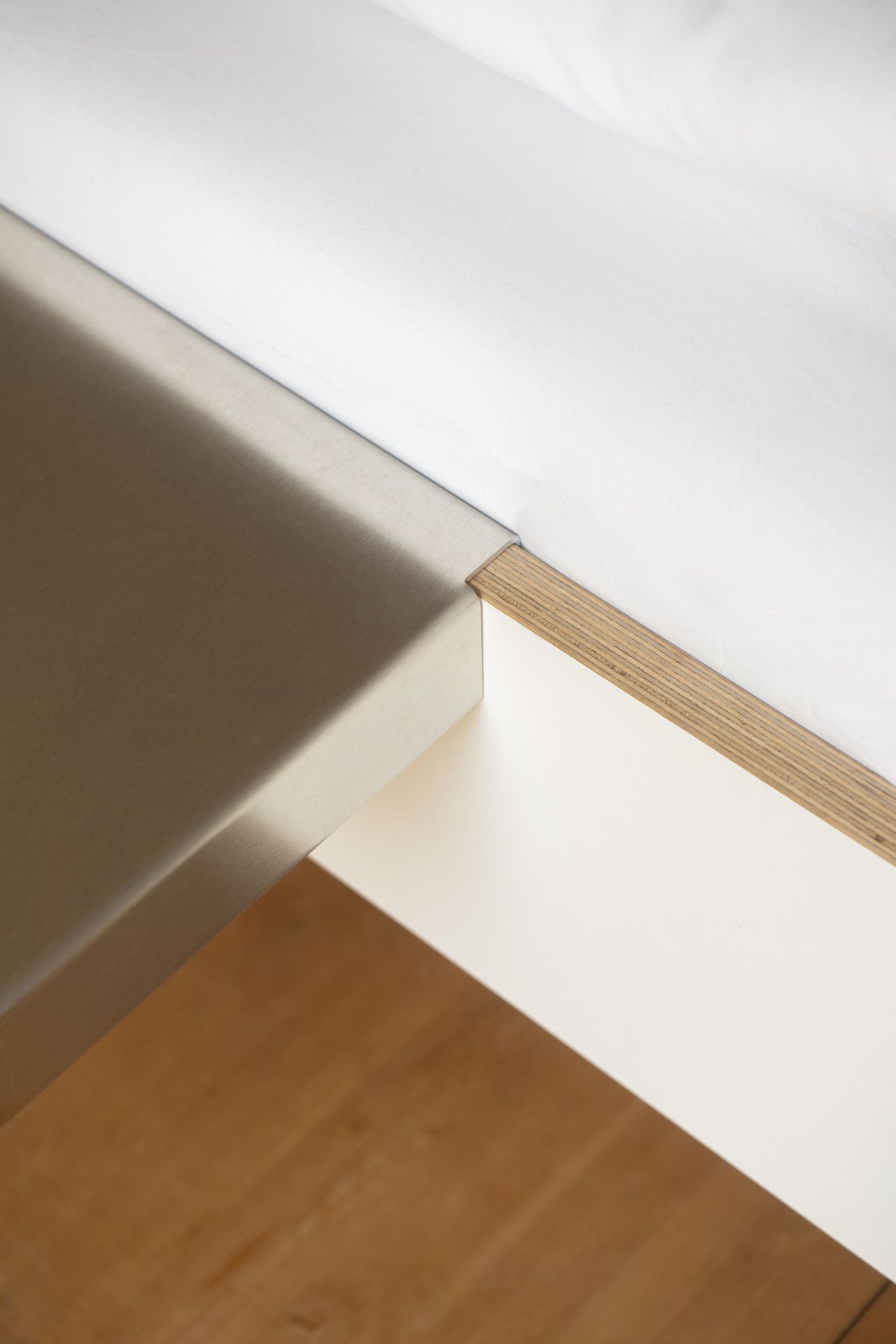 Bed edge light side shelf for Siebenschläfer / Tagedieb Nils Holger Moormann