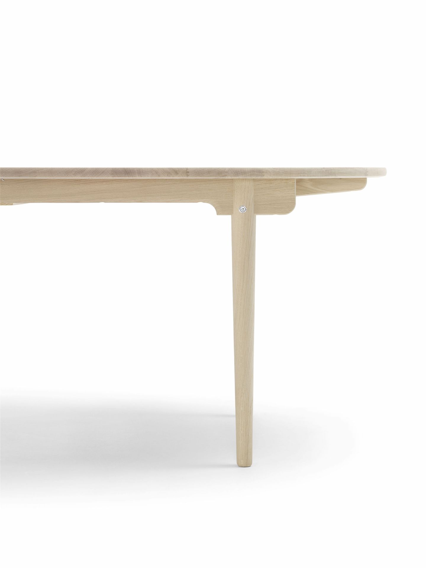 CH338 Oval dining table extendable oak Carl Hansen & Søn