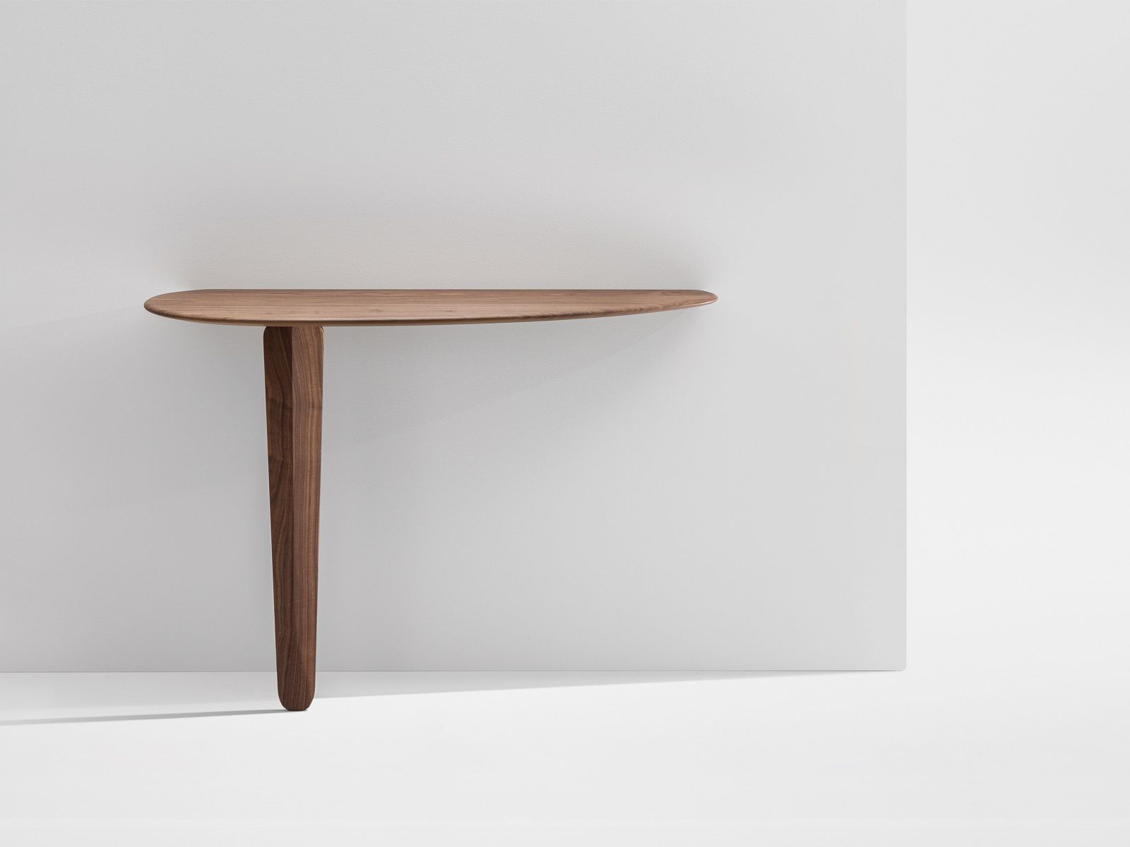 Kuyu Console Console table asymmetric period