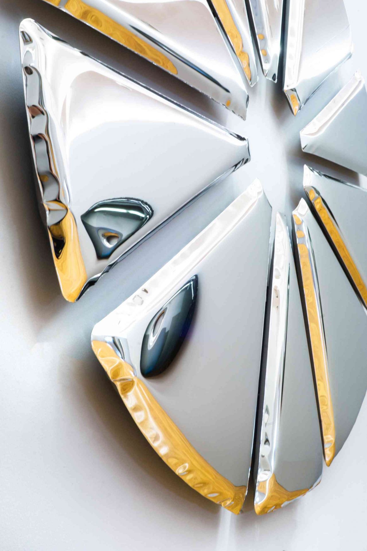 Nucleus mirror Zieta