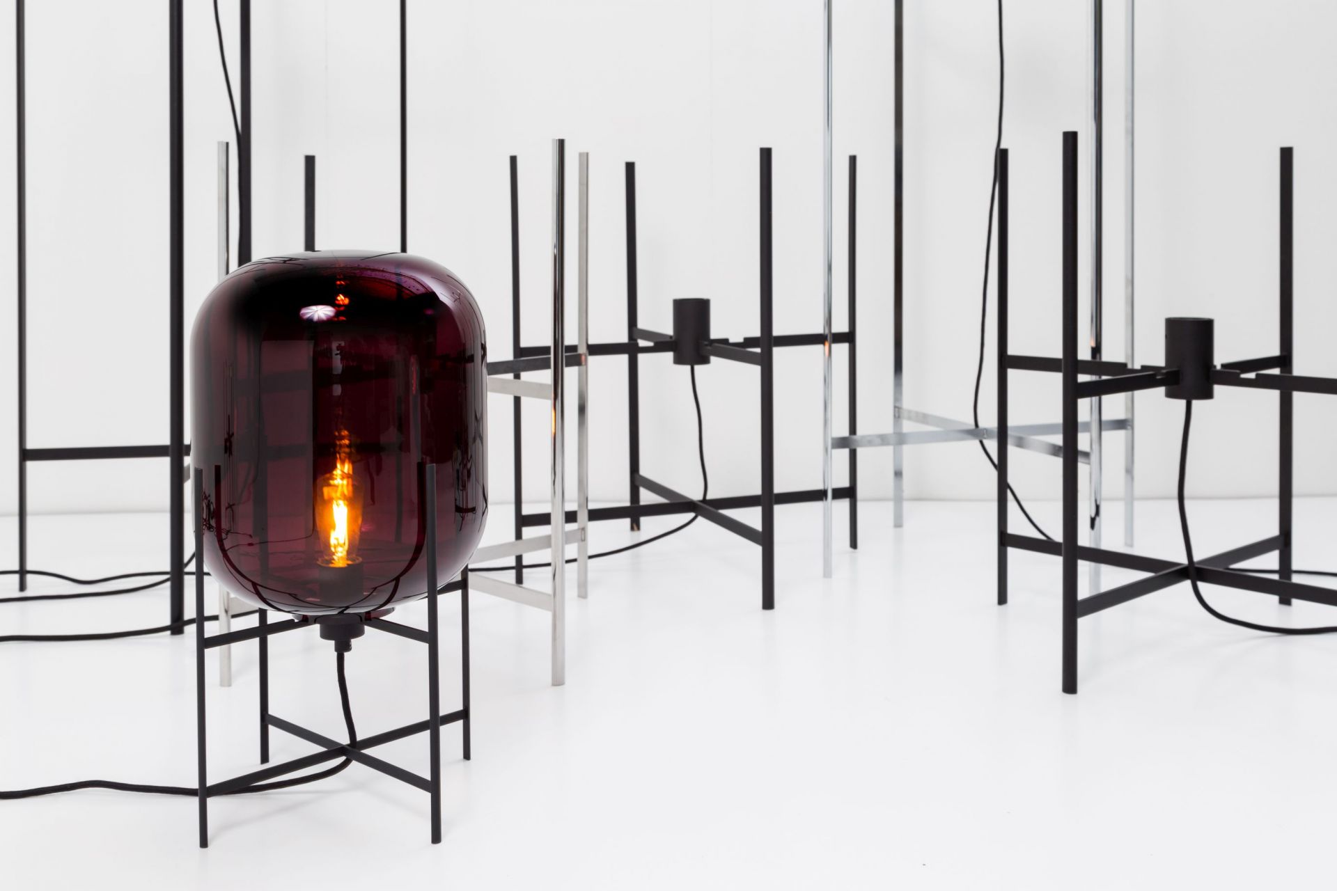Oda Small table lamp smoke grey satined Pulpo