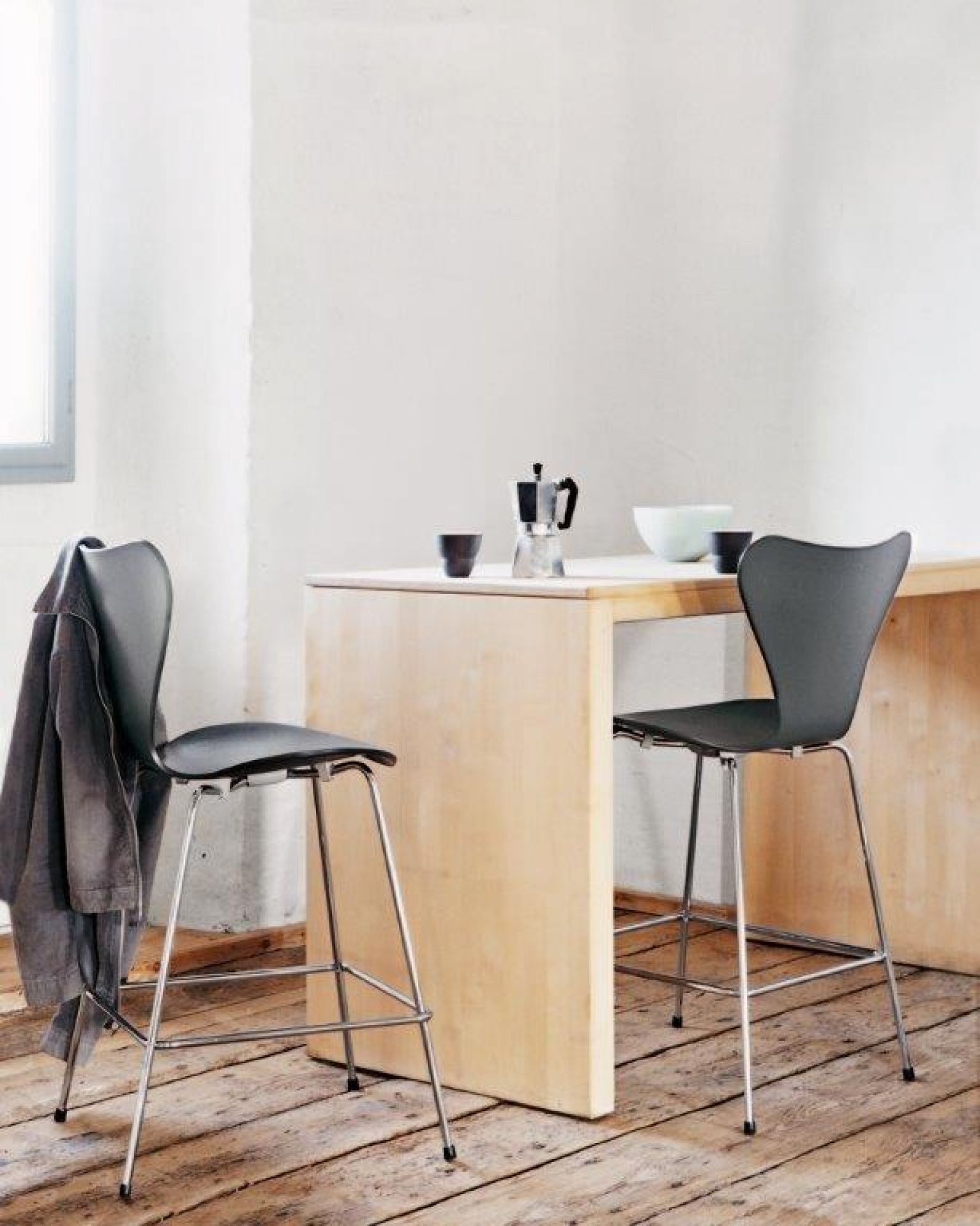Seven Bar Stool 3197 Black ash / chrome frame Fritz Hansen SINGLE PIECES