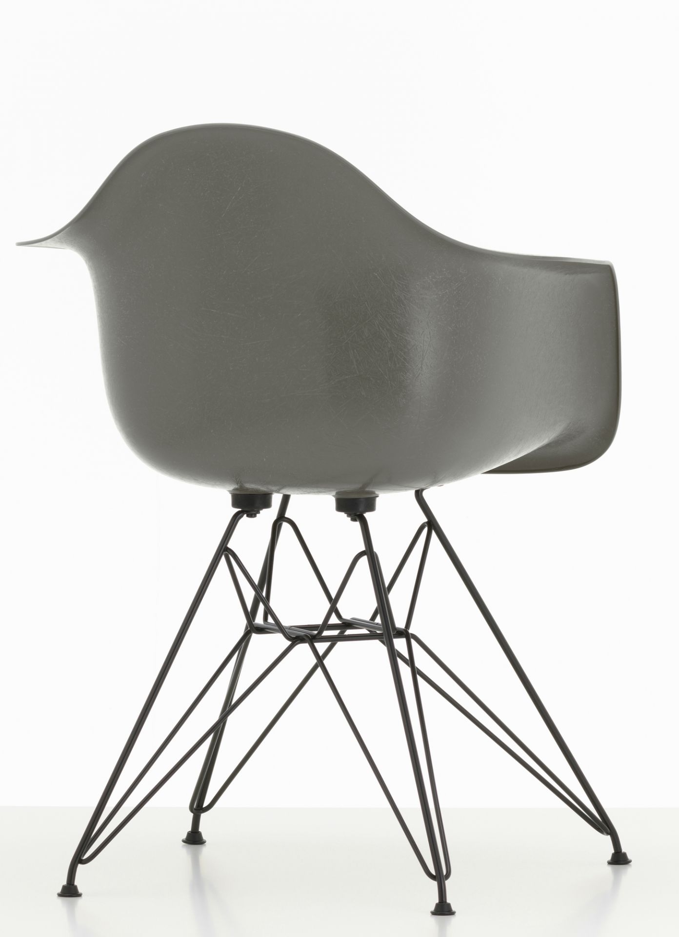 Eames Fibreglass Arm Chair DAR Chair Vitra
