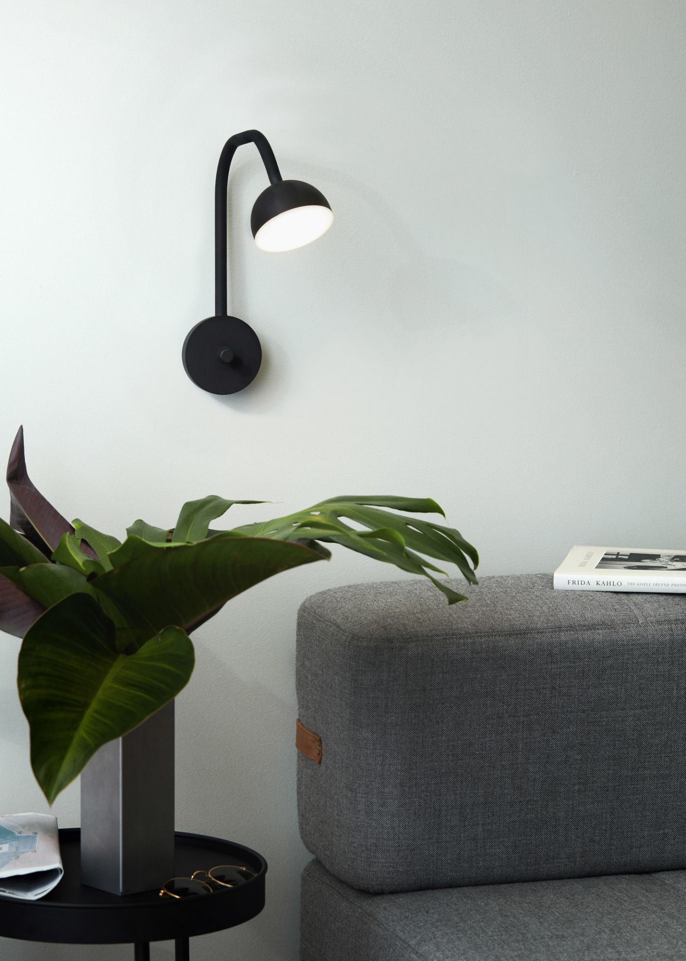 Blush LED Wall Lamp black Northern