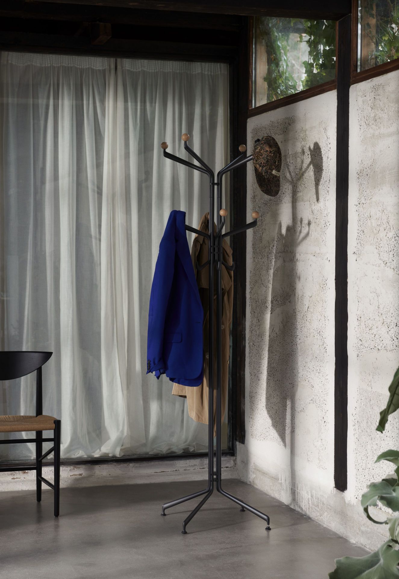 Capture SC77 Coat rack AndTradition