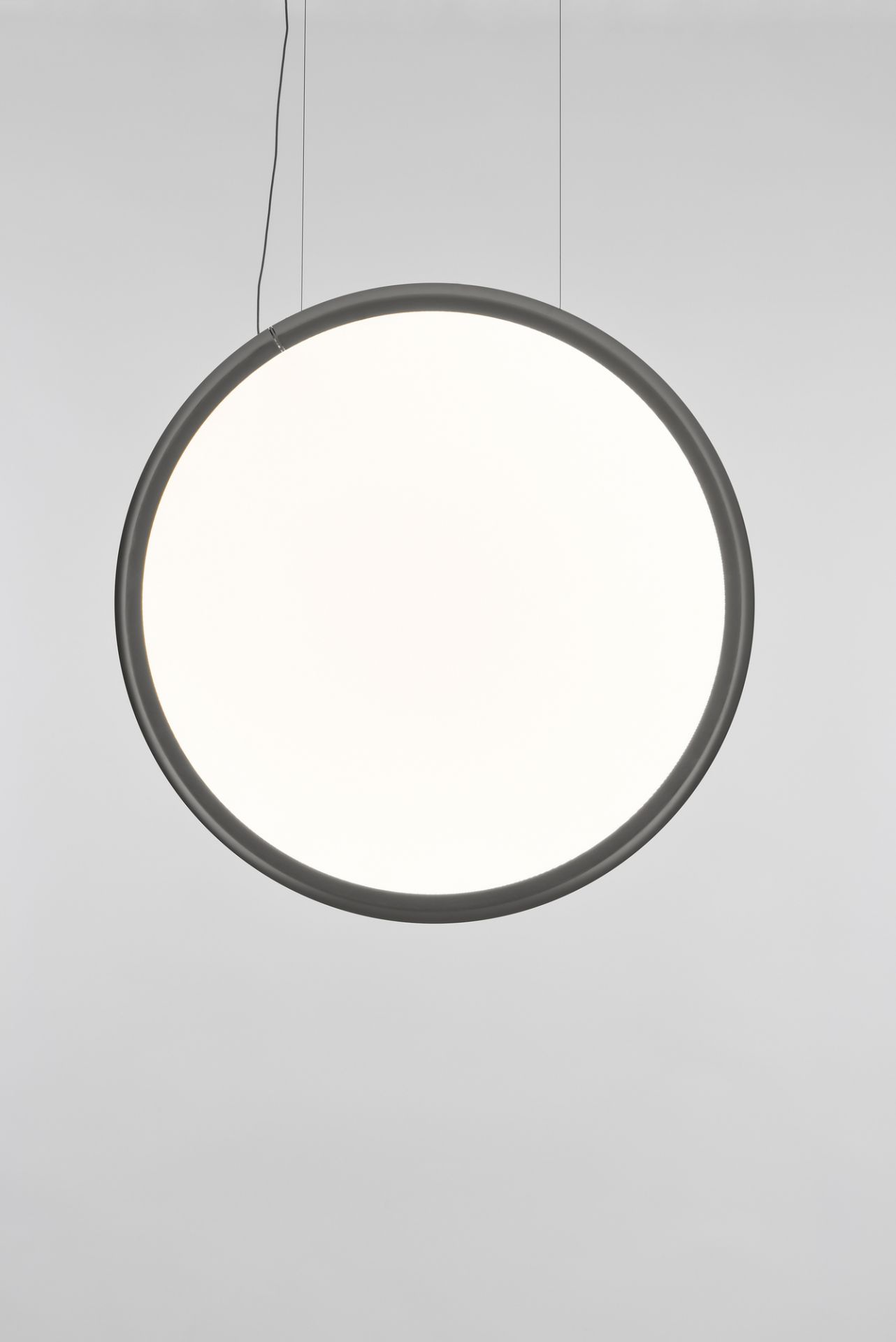 Discovery Vertical Suspension 70 Body aluminum Artemide