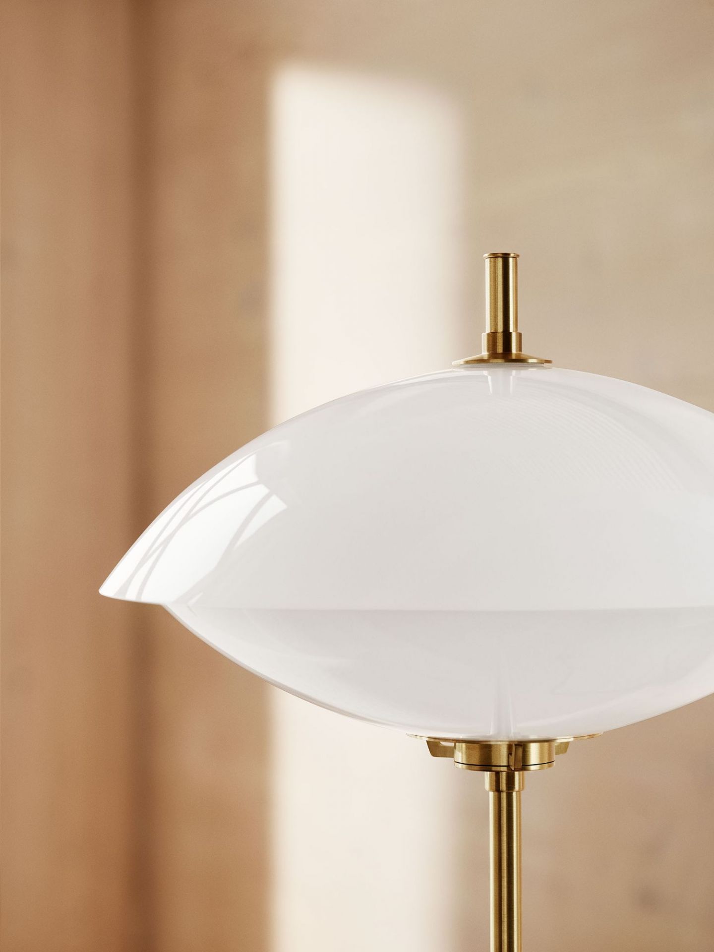 Clam Table lamp Fritz Hansen table lamp