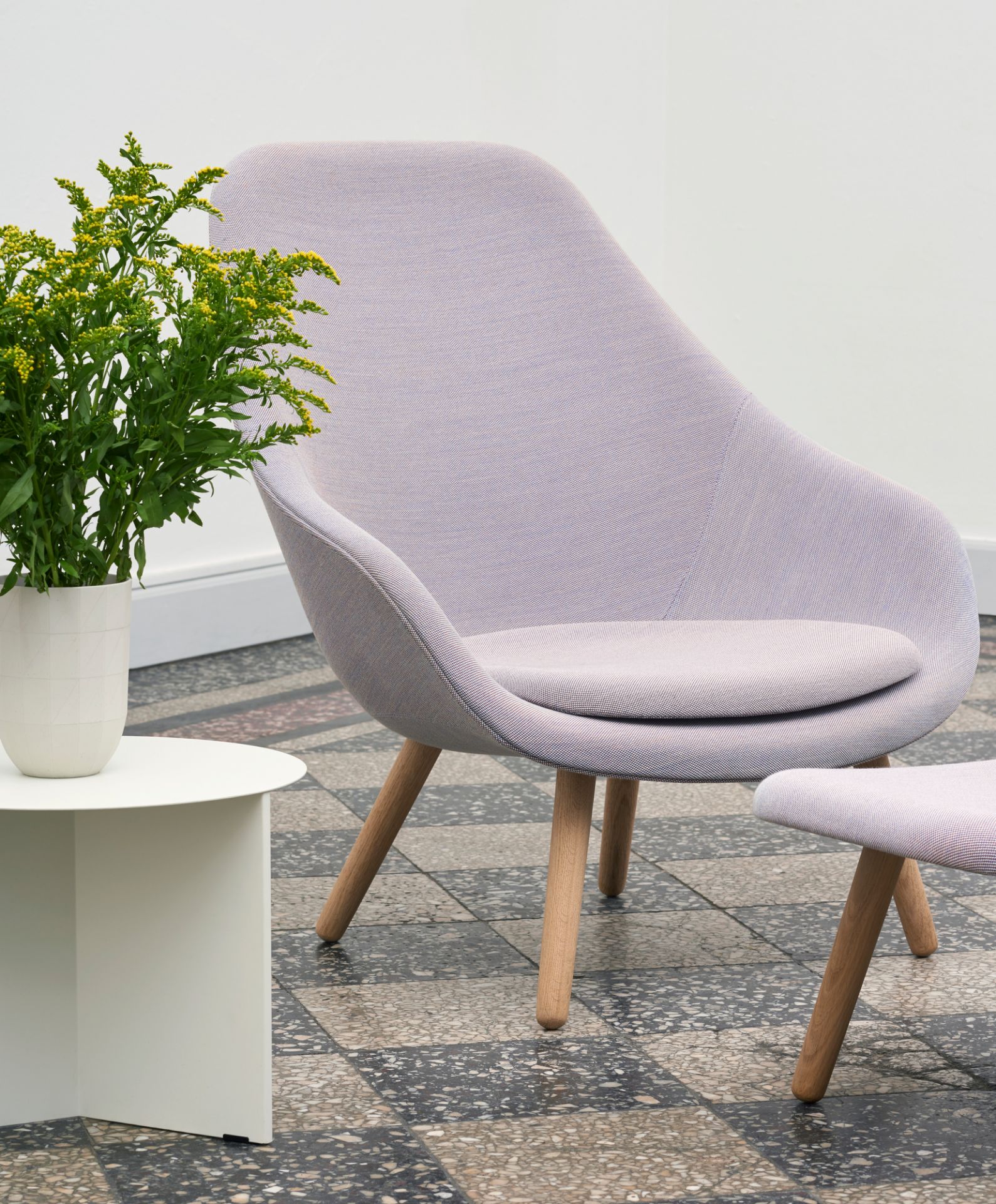 About a Lounge AAL 92 / AAL92 High Armchair Hay