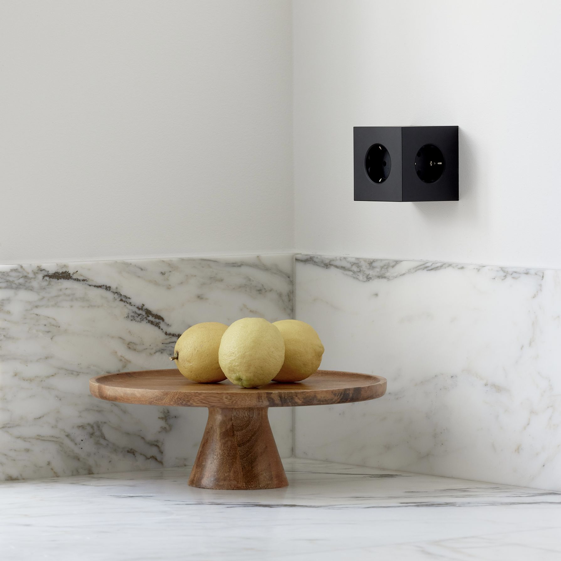 Square 2 - Avolt Socket Cube with USB-C dfp Design 