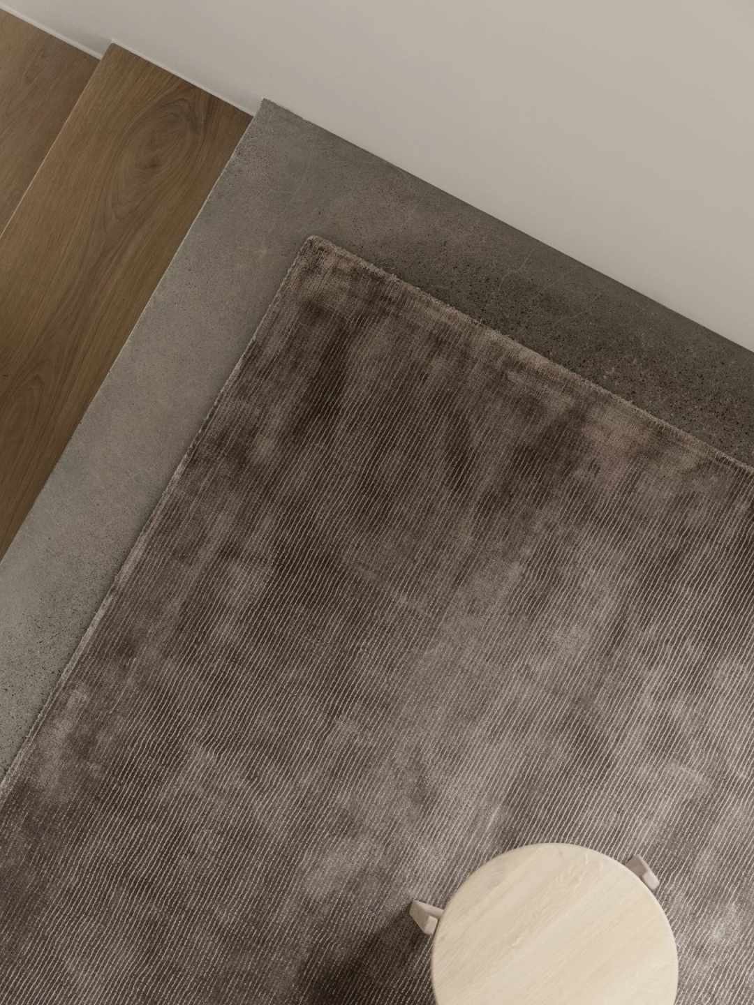 Detailaufnahme des Blomus Visca Rug Teppichs in Taupe, ein moderner Teppich für Wohnzimmer und Schlafzimmer.