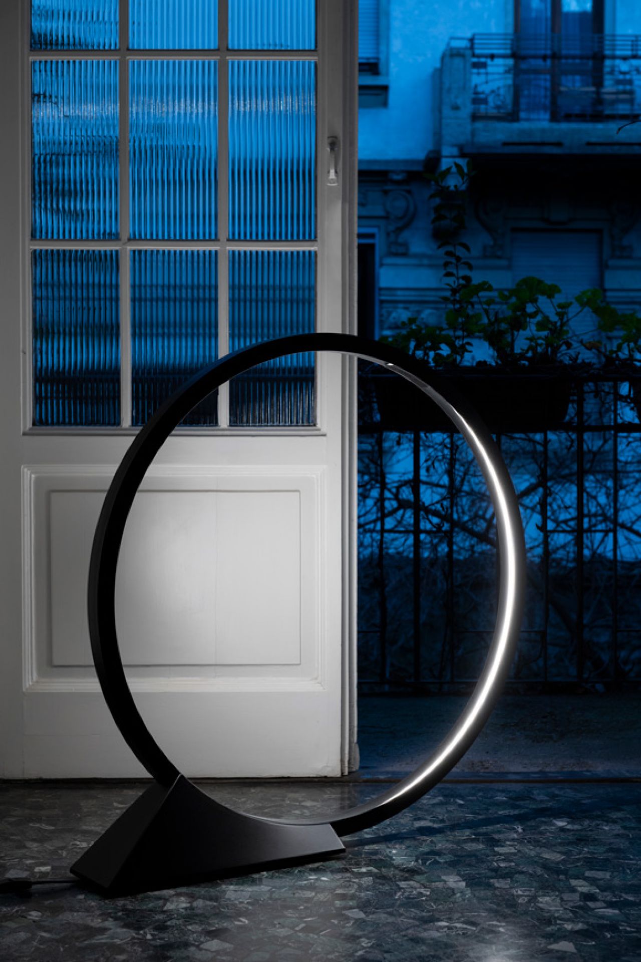 O Floor Indoor Floor Lamp LED Artemide