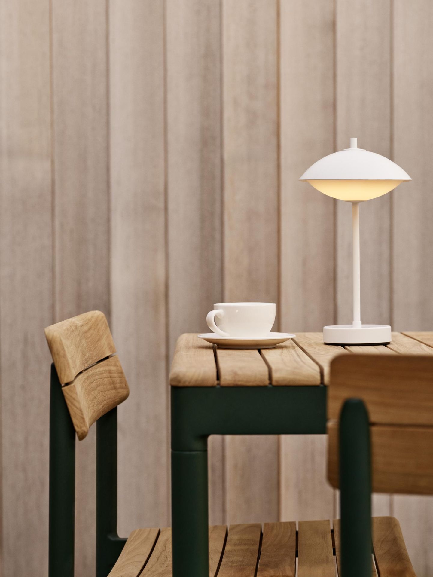 Clam Portable Table Lamp Rechargeable lamp Fritz Hansen