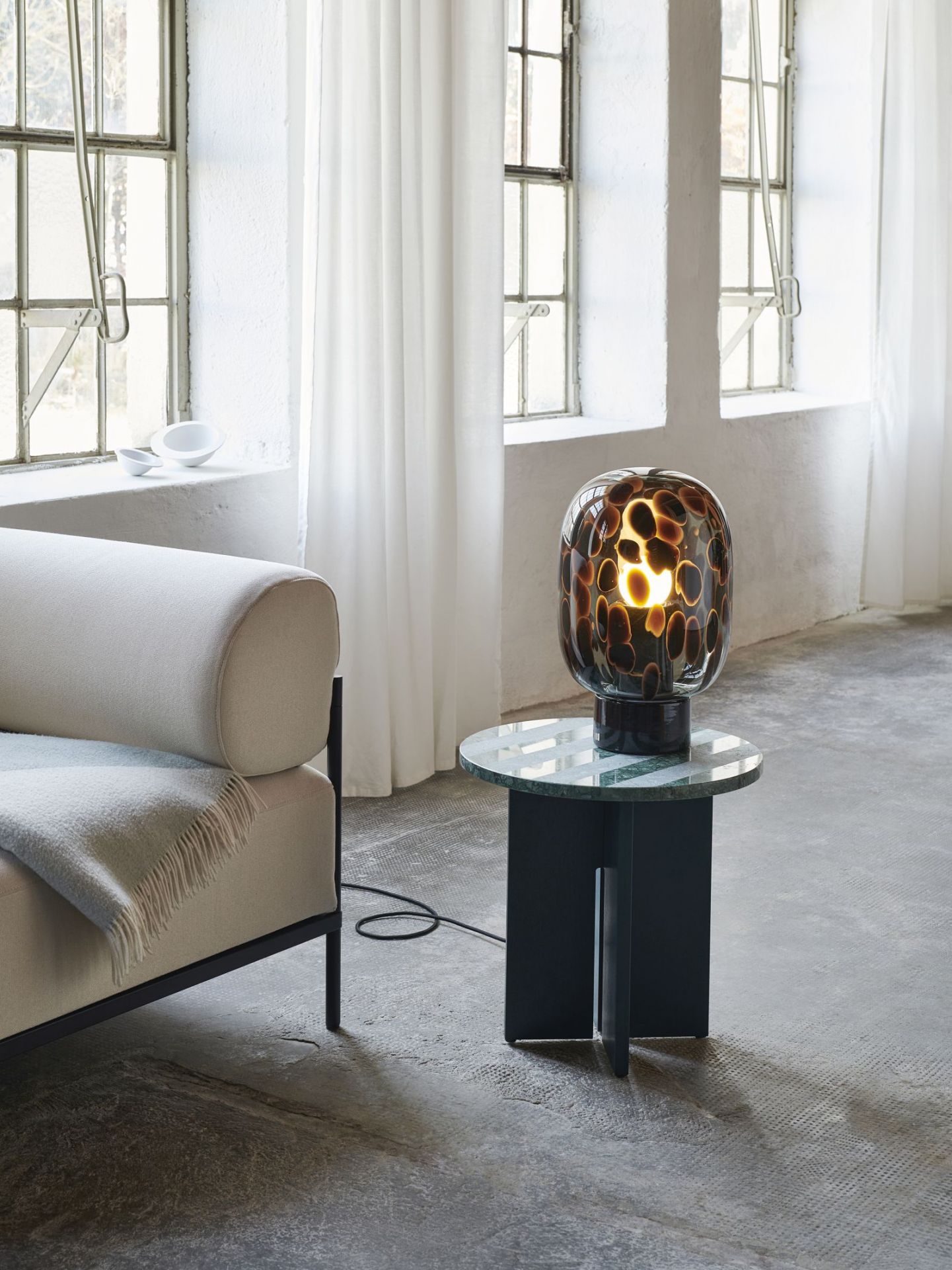 Flakes Table lamp Favius Smoke grey - Black