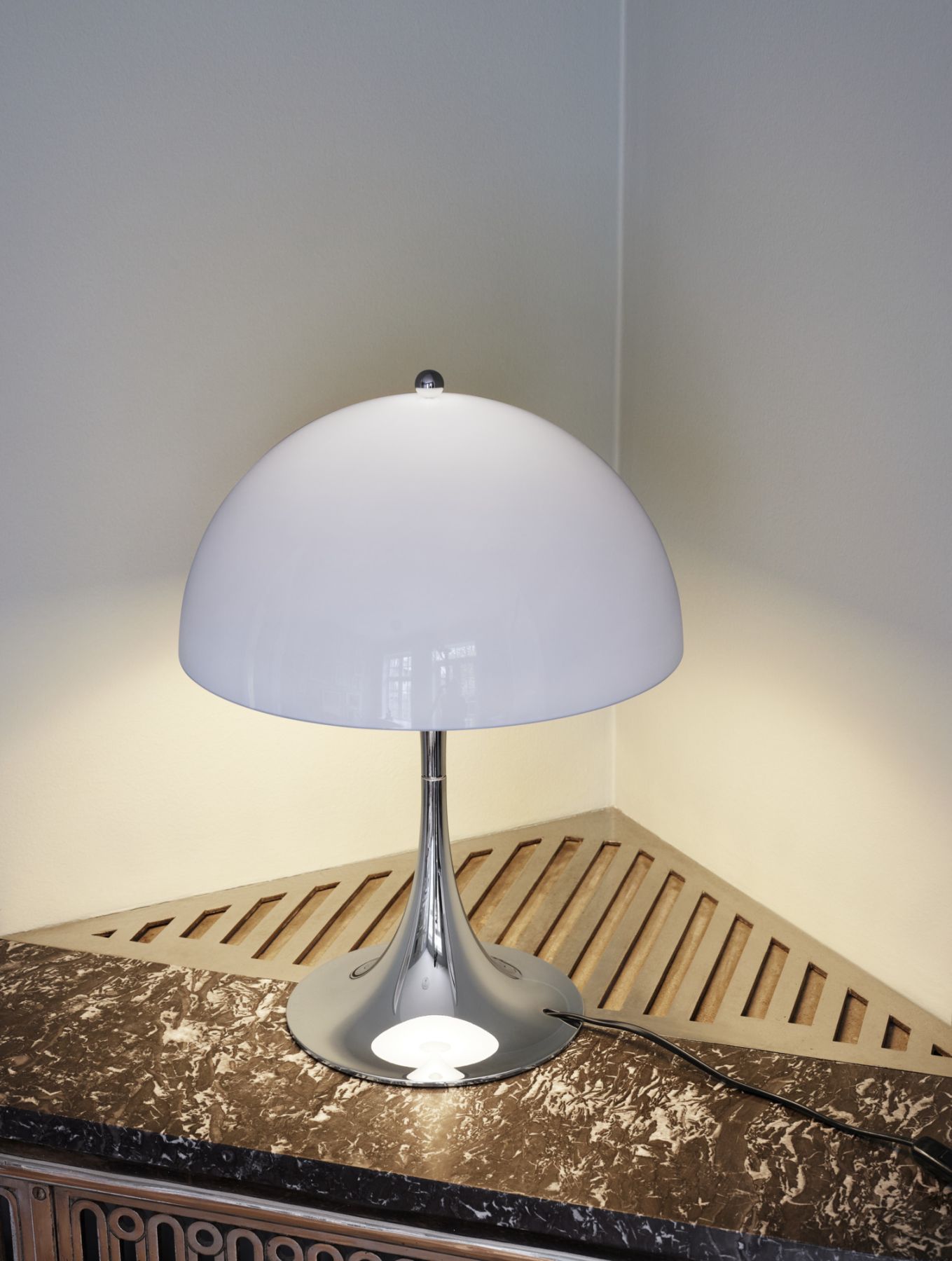 Panthella 320 Table lamp Louis Poulsen
