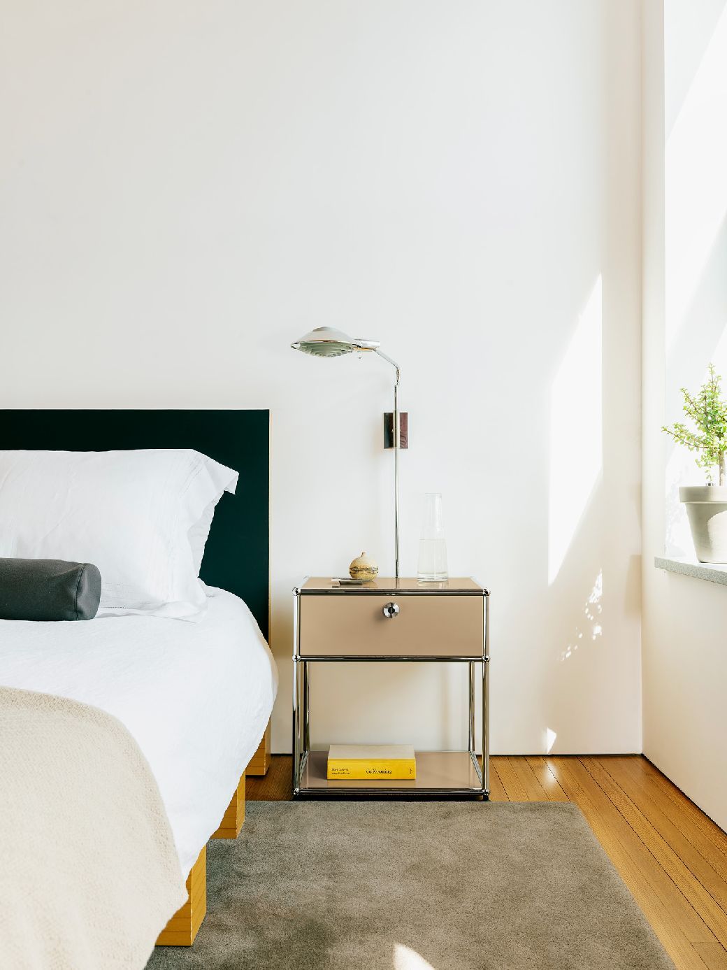 USM Haller bedside table with open compartment M54 Pure White