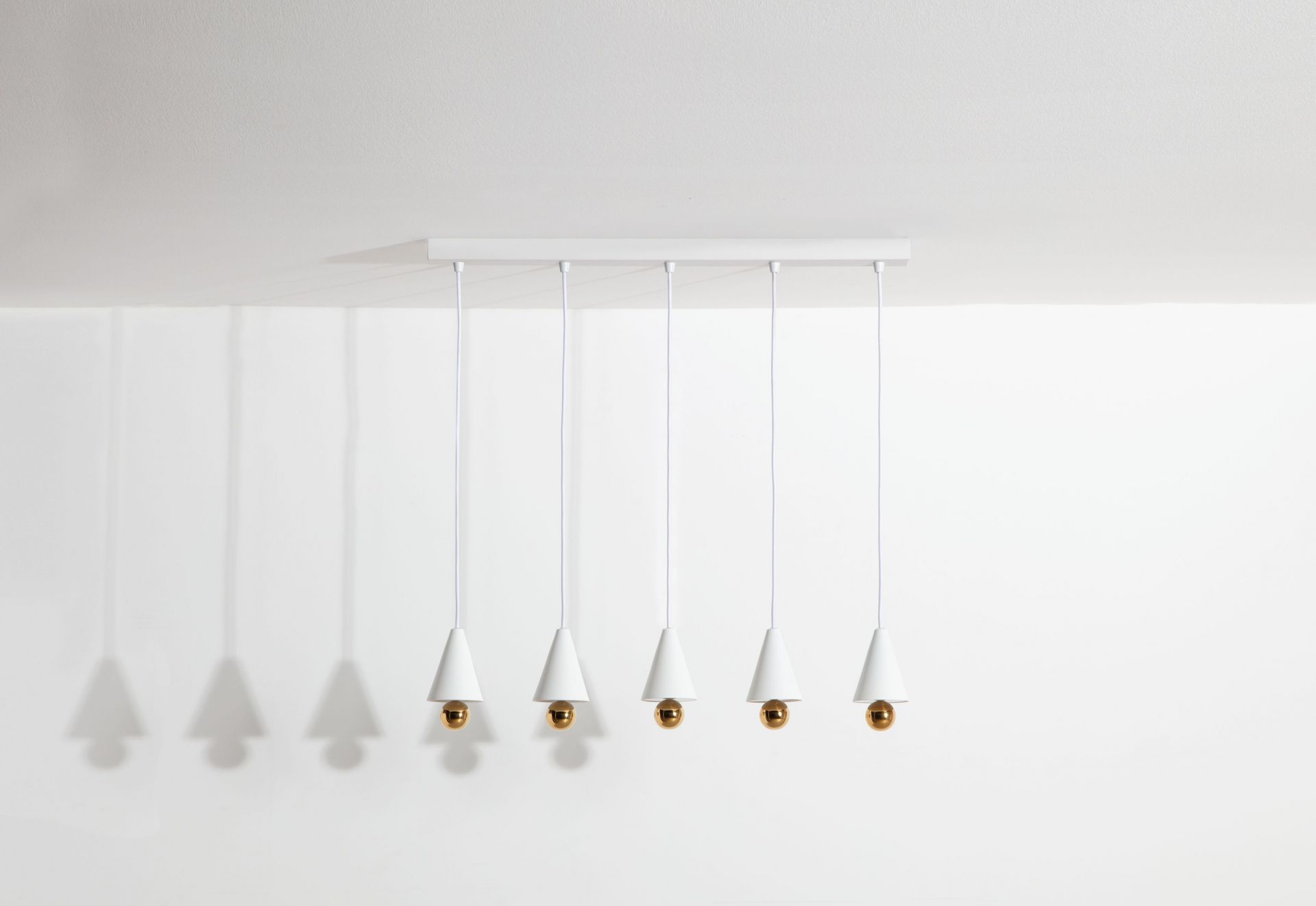 Cherry Pendant light Pendant light set of 5 Linear Petite Friture White