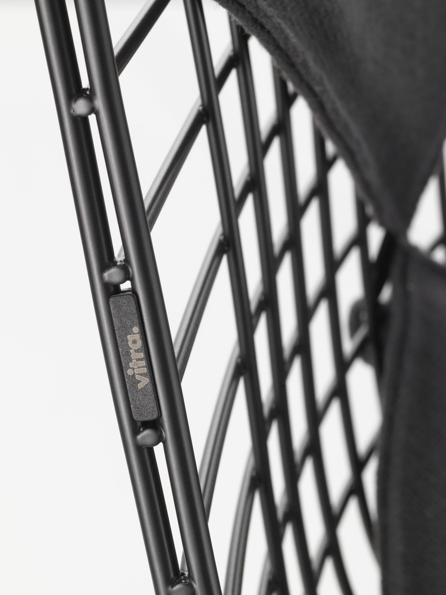 DKR-2 Wire Chair with seat and back cushion Vitra