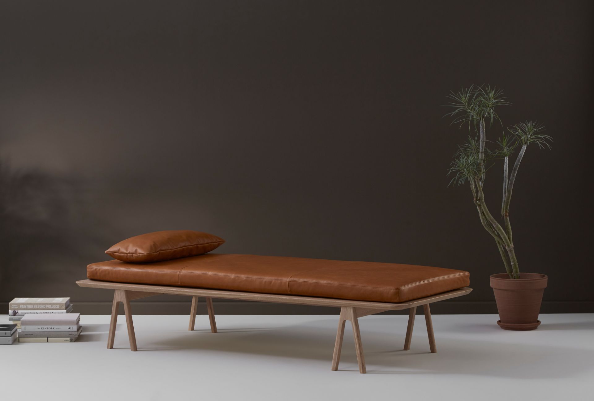 Level Daybed White/Black Woud
