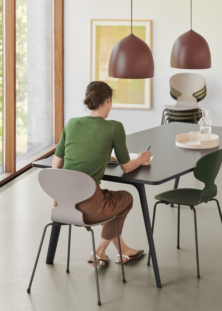 Pluralis table Fritz Hansen