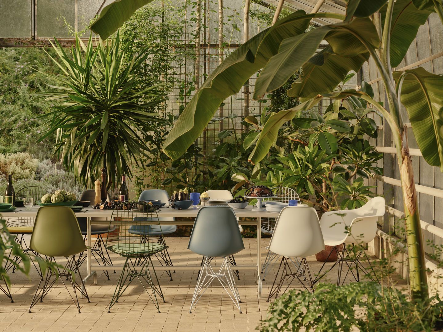 Eames Plastic Side Chair DSR Chair Vitra