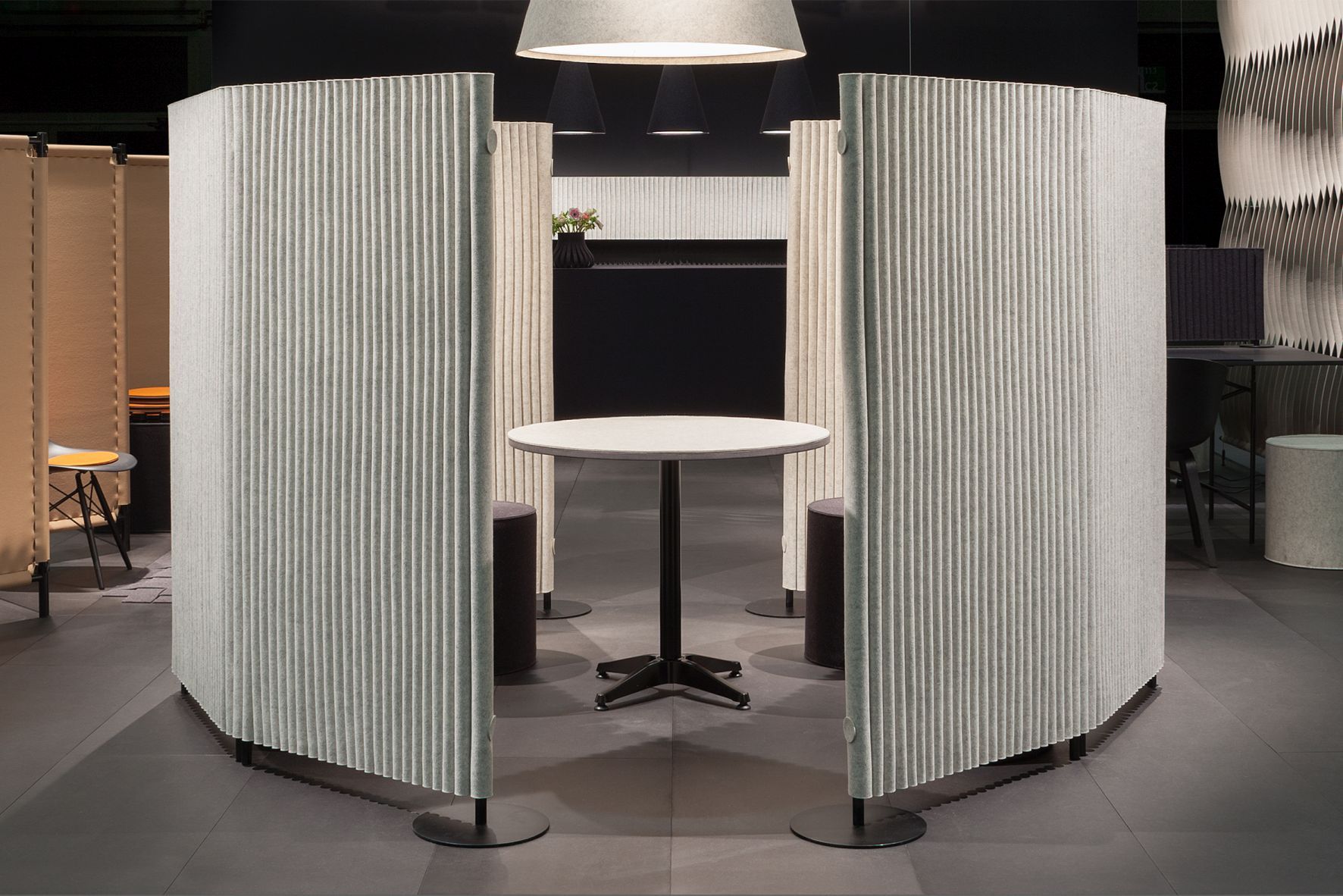 Wave screen 2 elements curved incl. 2 connectors Hey Sign