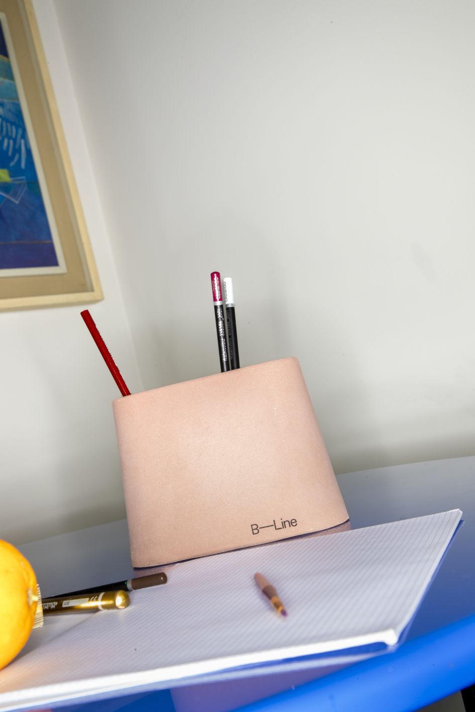 Aki Jr pen holder made of solid wood B-Line