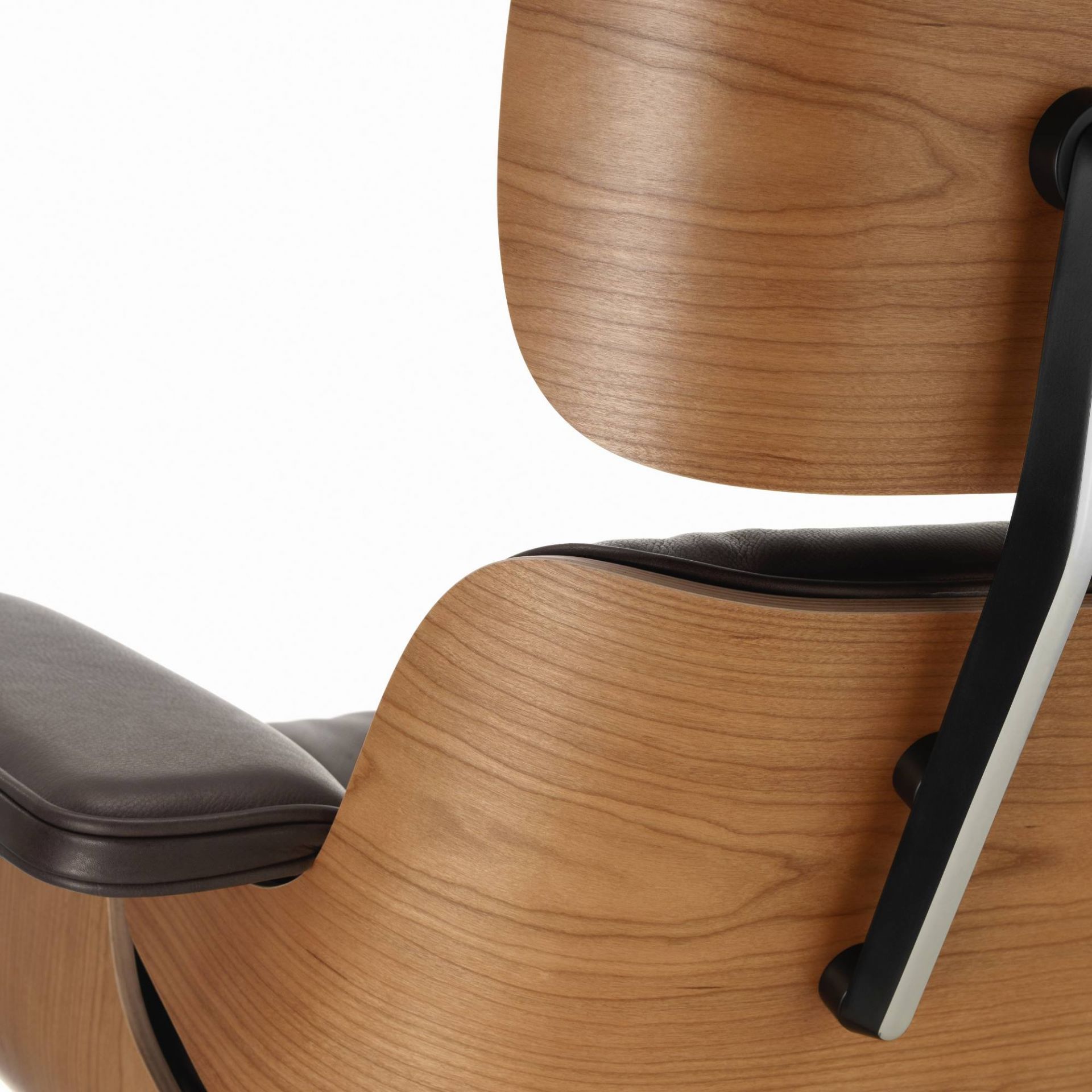 Eames Lounge Chair & Ottoman Armchair Leather Premium Vitra Sides polished black leather premium F black rosewood