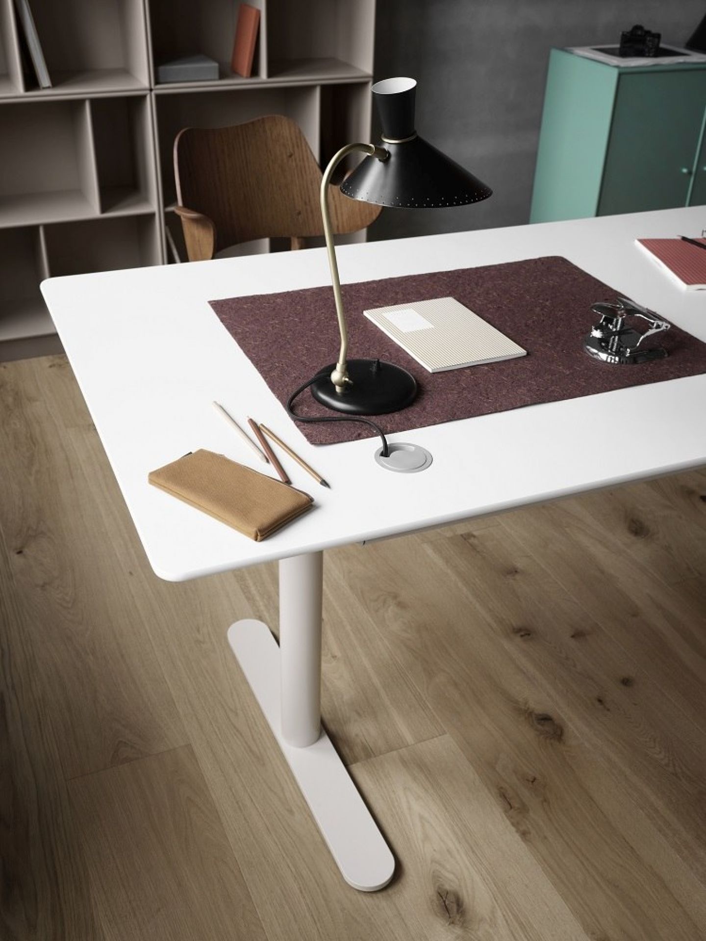 HiLow 2 Electrically height-adjustable Table / Work table Montana