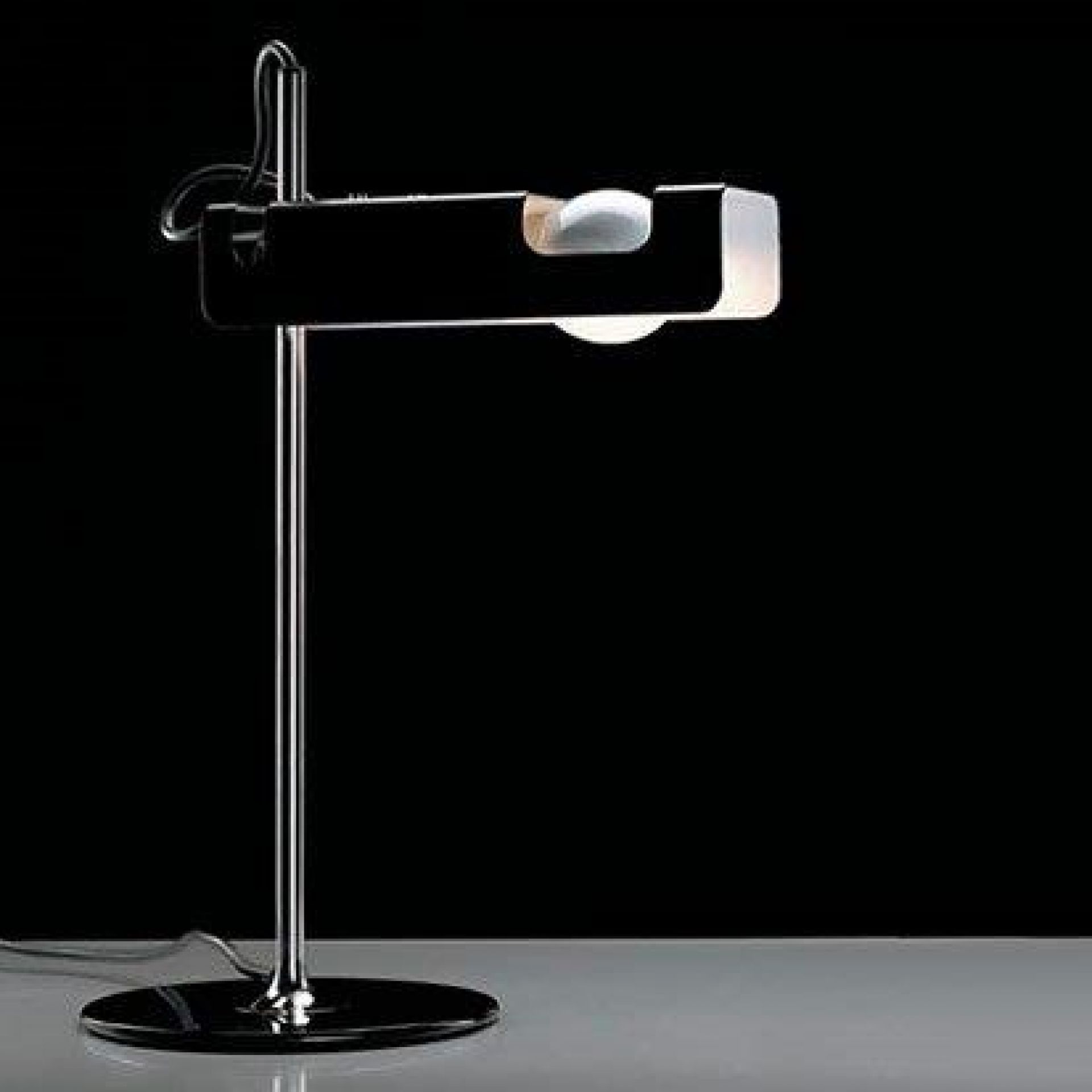 Spider 291 Table lamp Oluce