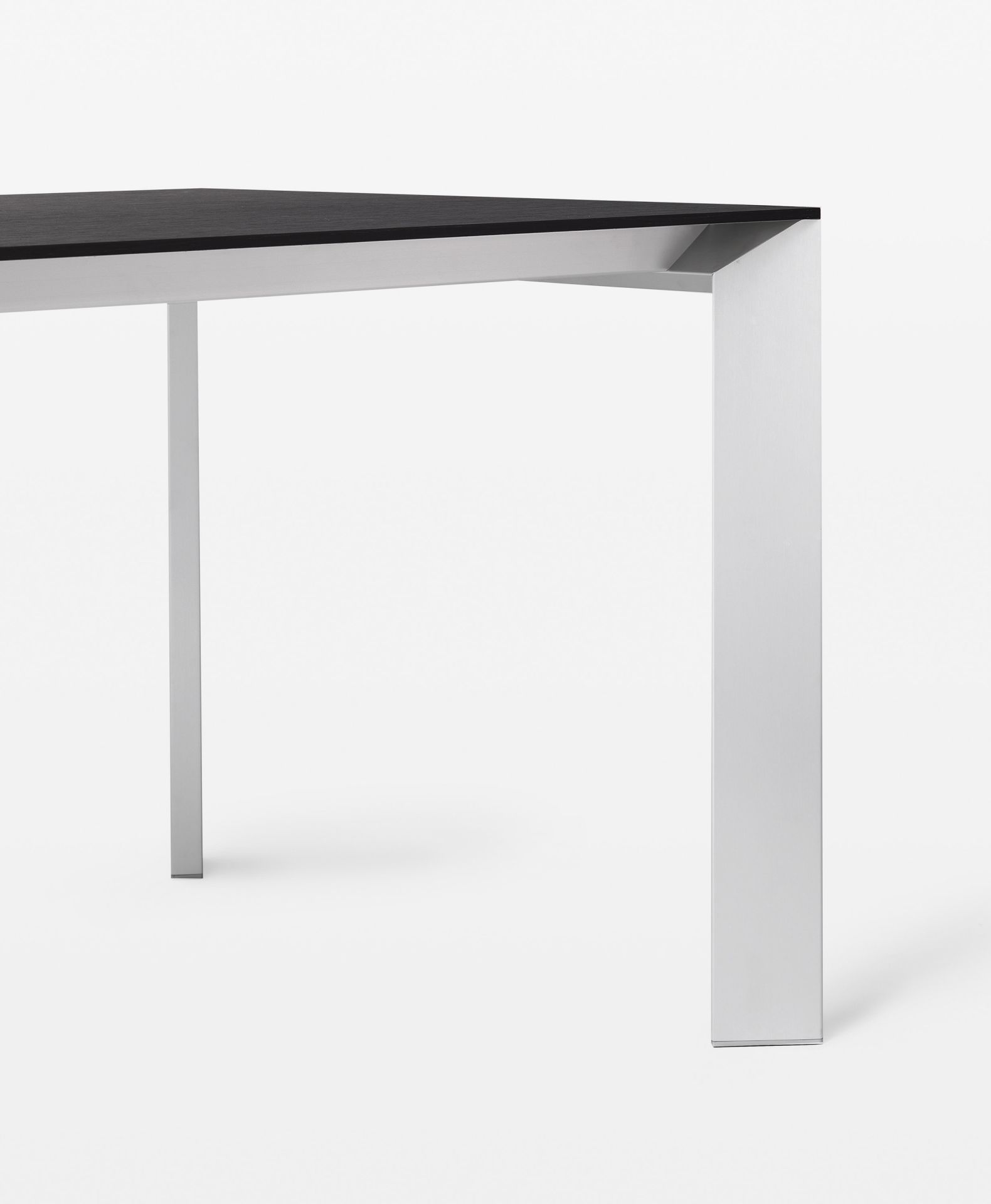 Nori dining table Kristalia