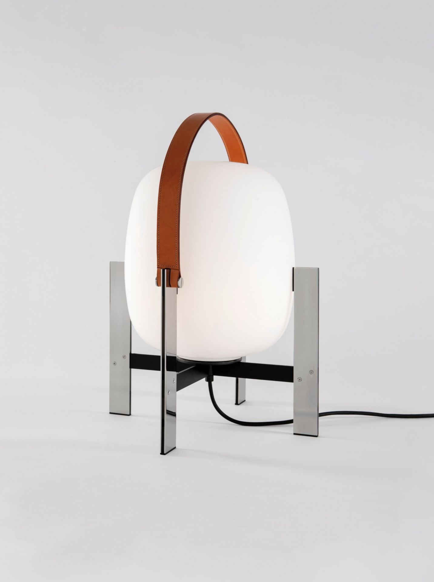 Cesta Metálica Table Lamp with Leather Handle Santa & Cole