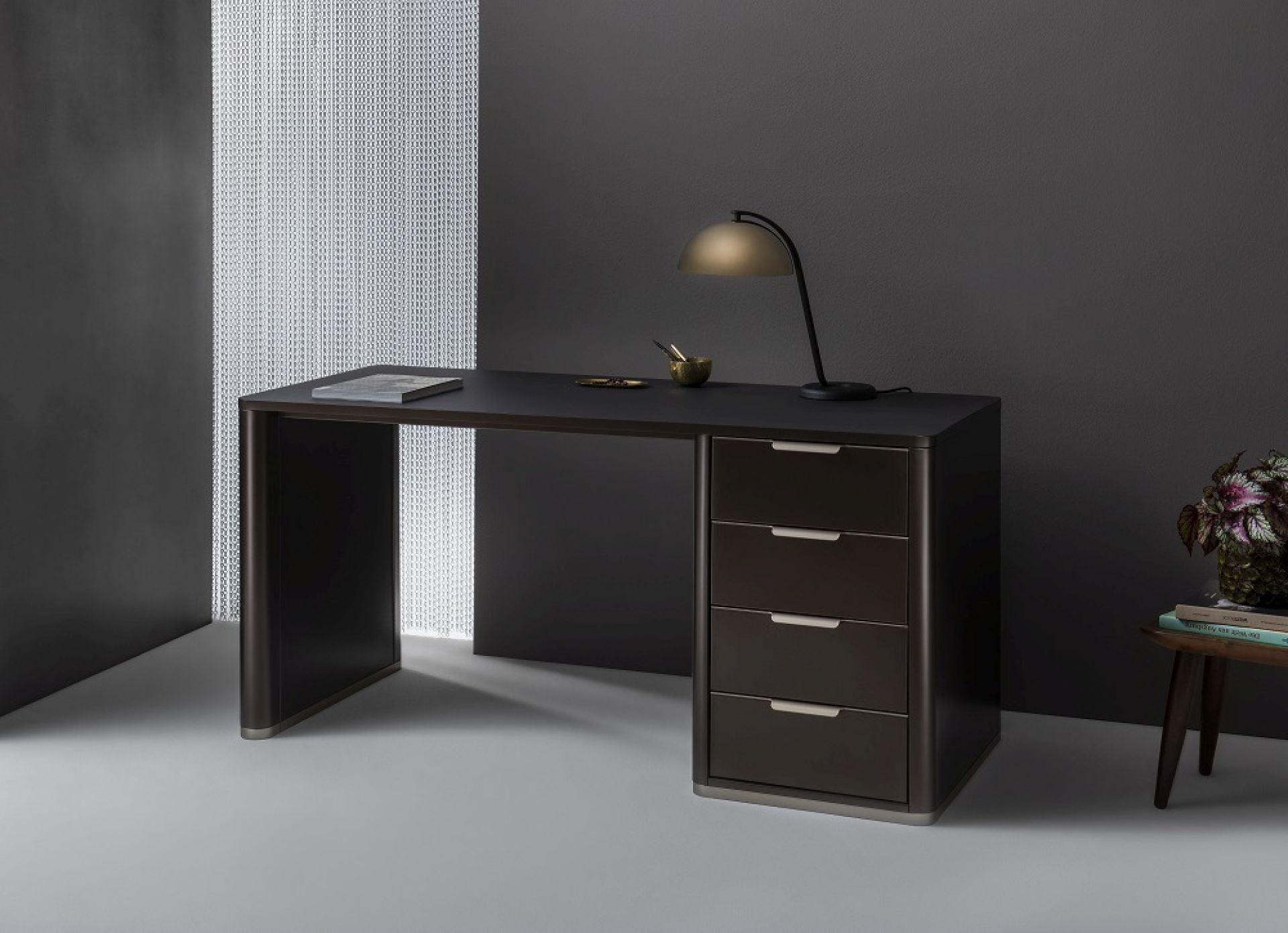 T50 New Classic Line Desk Müller Möbelfabrikation