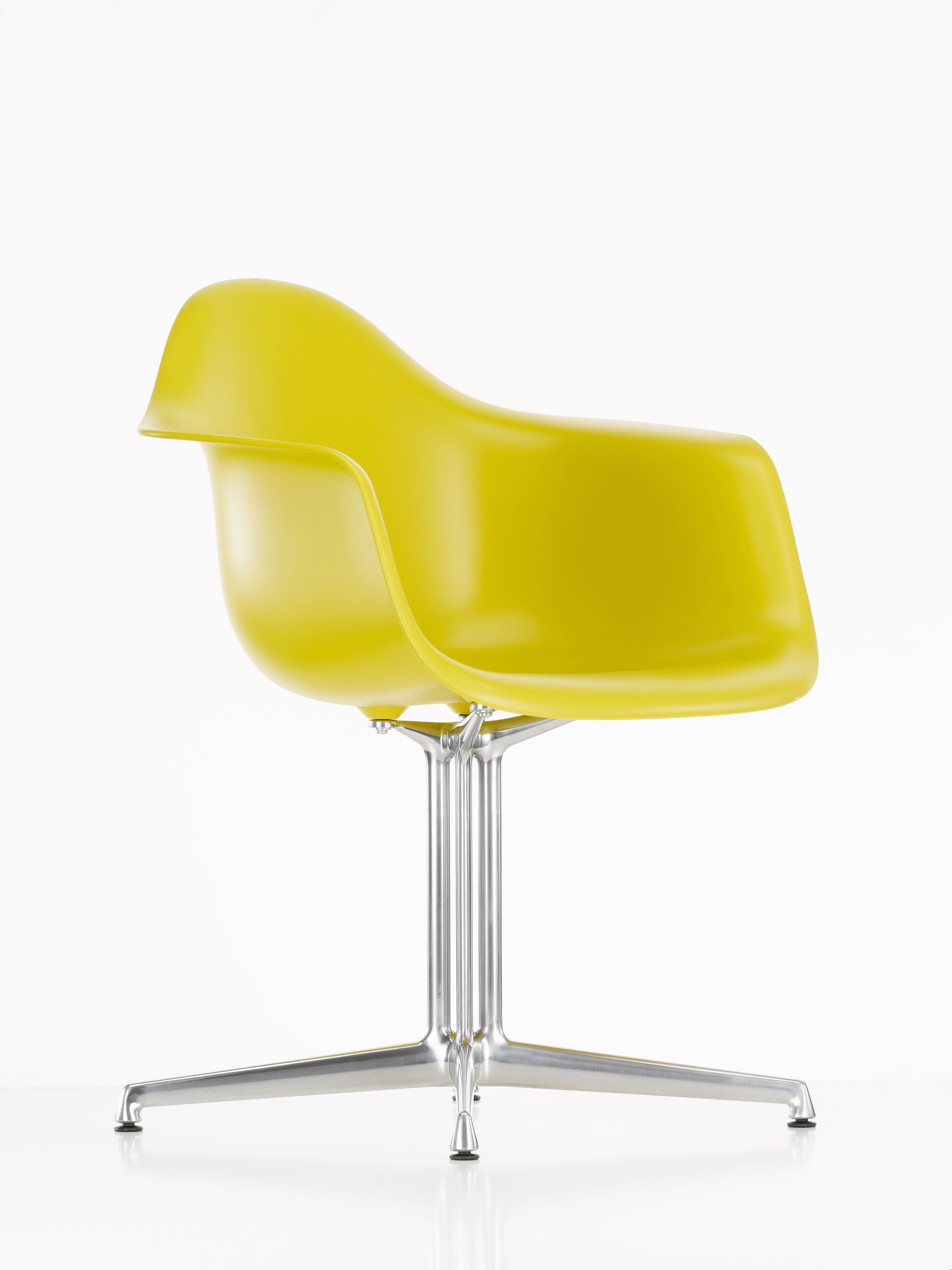 Eames Plastic Arm Chair DAL Chair Vitra