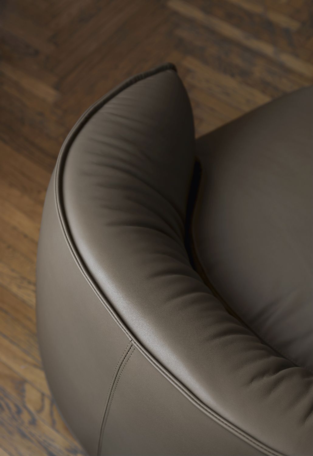 Brioni lounge chair Large Kristalia