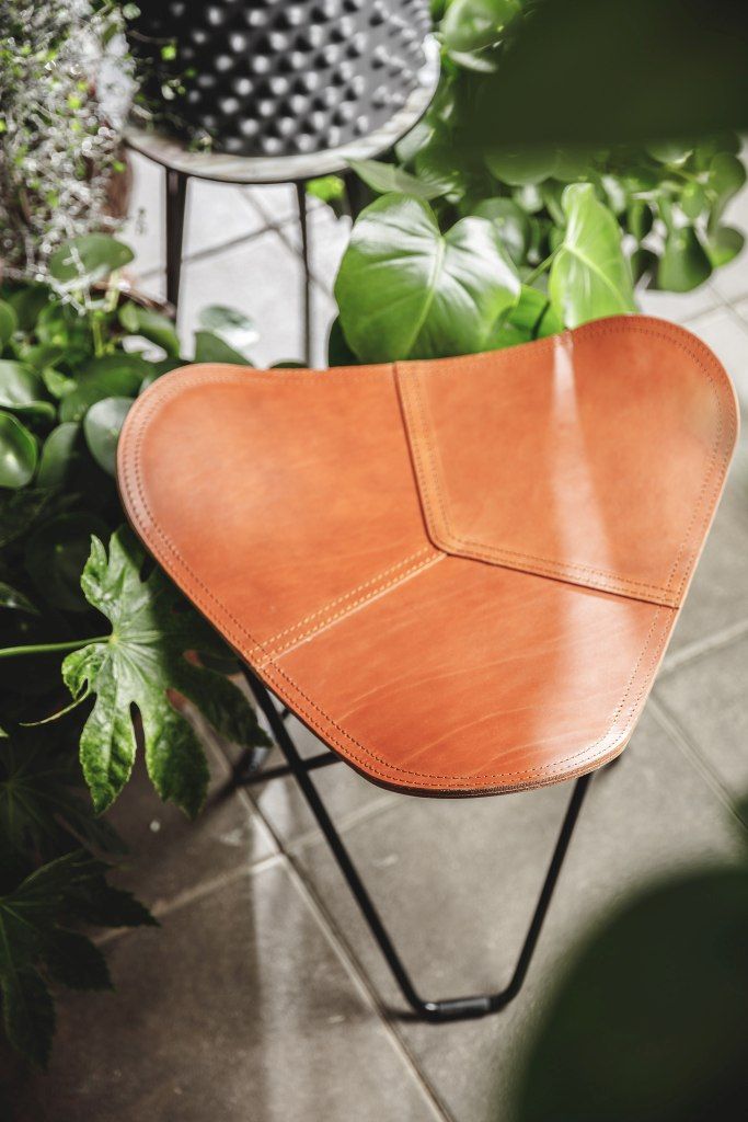 Pampa Flying Goose stool Cuero 