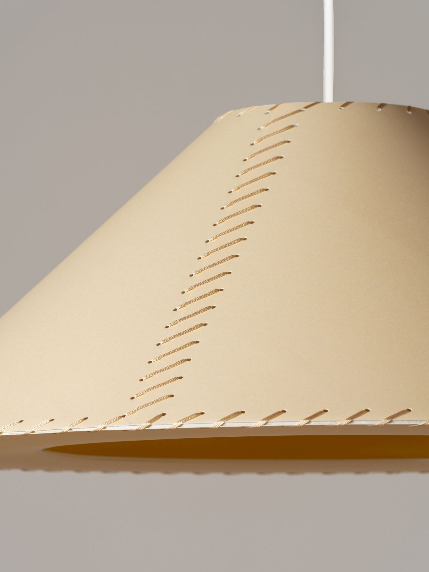 Sísísí cónicas planas MT5 Suspension lamp Ø64cm beige Santa & Cole