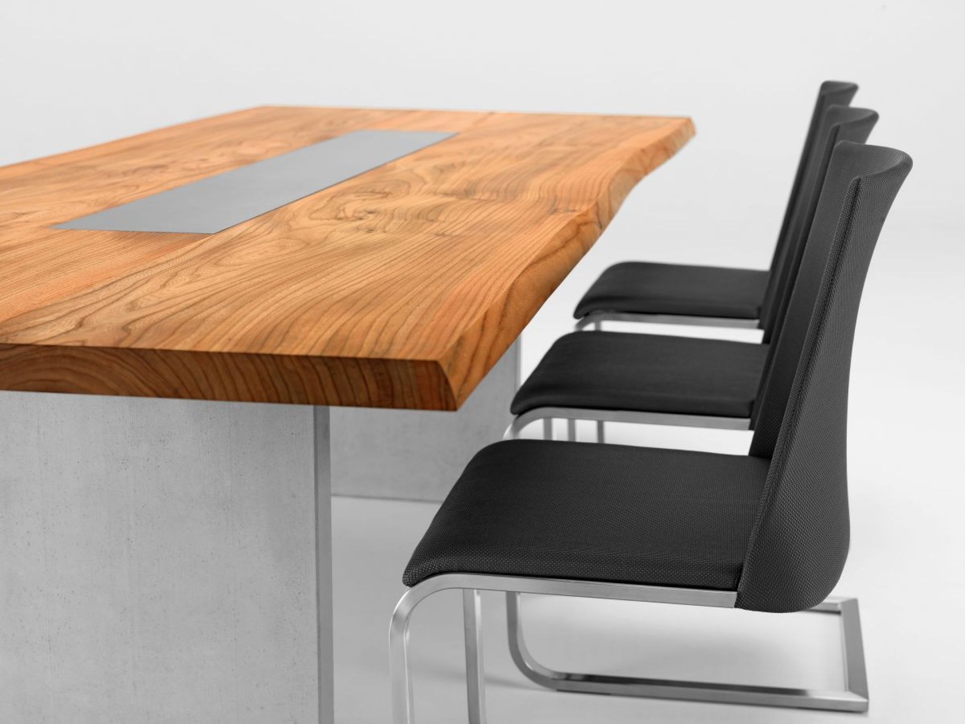 Nur Table Girsberger