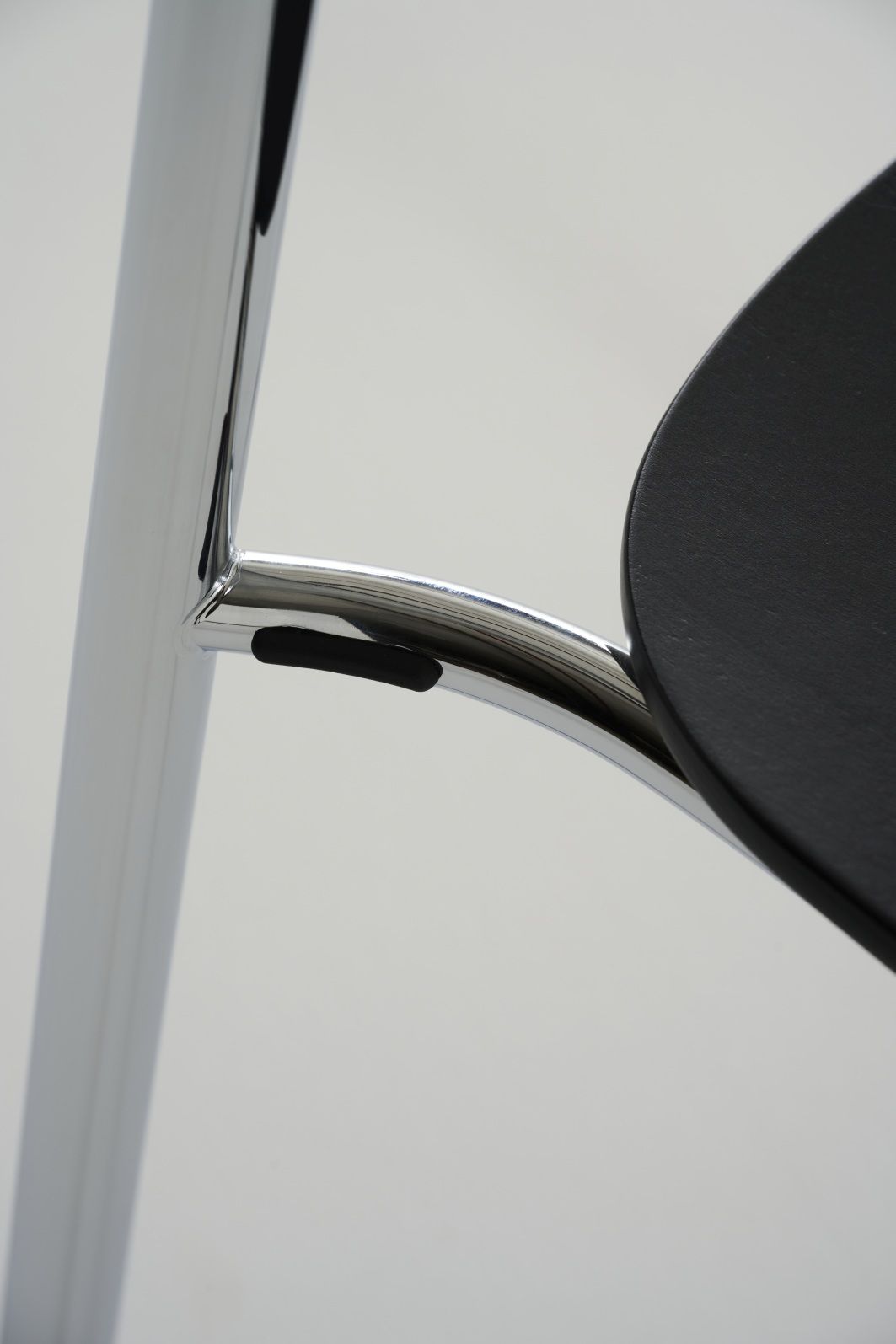 S 243 / S243 Tubular steel chair Thonet