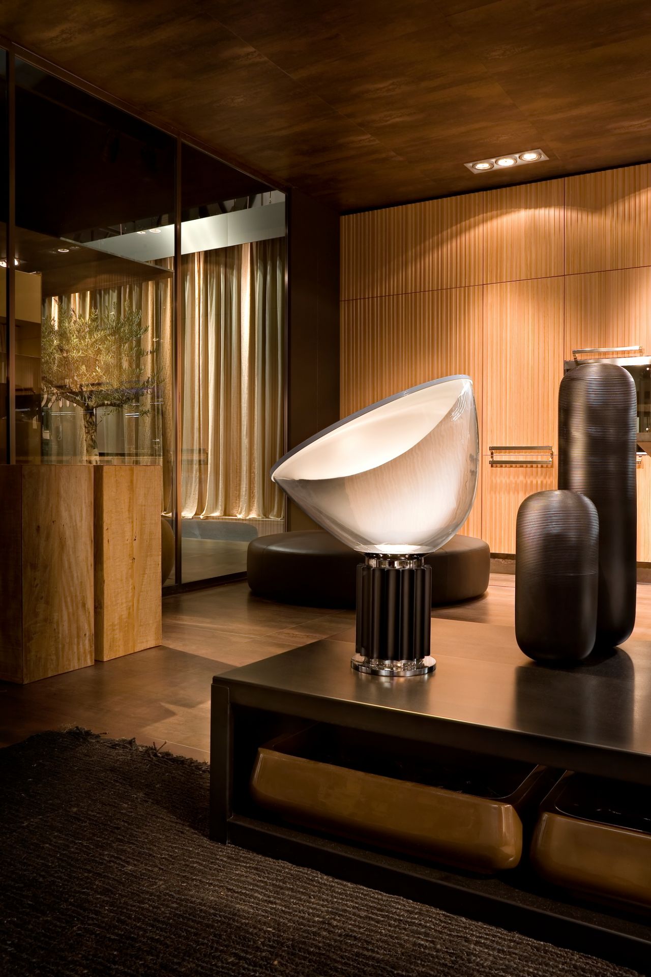 Taccia Table lamp Flos black