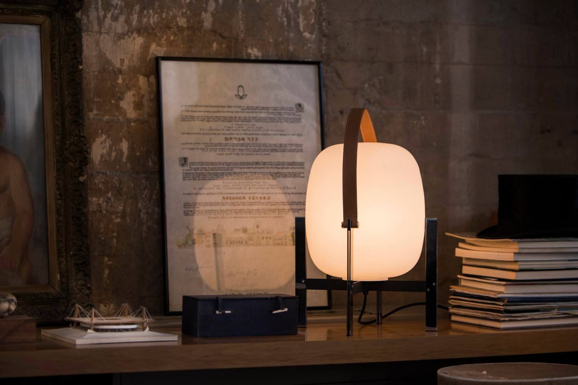 Cesta Metálica Table Lamp with Leather Handle Santa & Cole