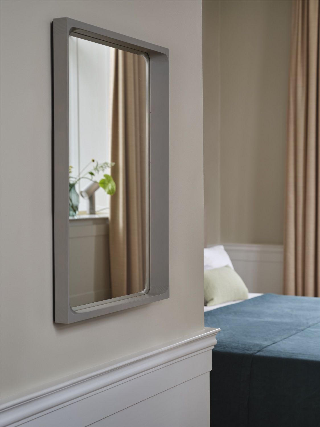 Arced Mirror Muuto